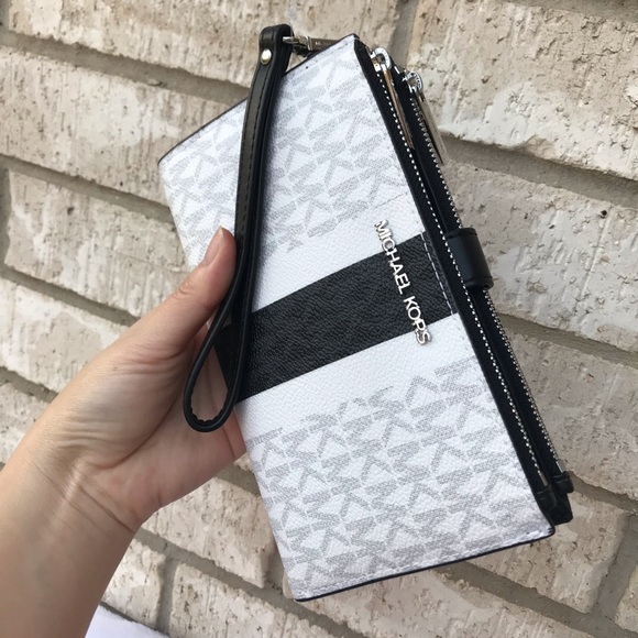 Michael Kors Handbags - Nwt! Michael kors wallet wristlet